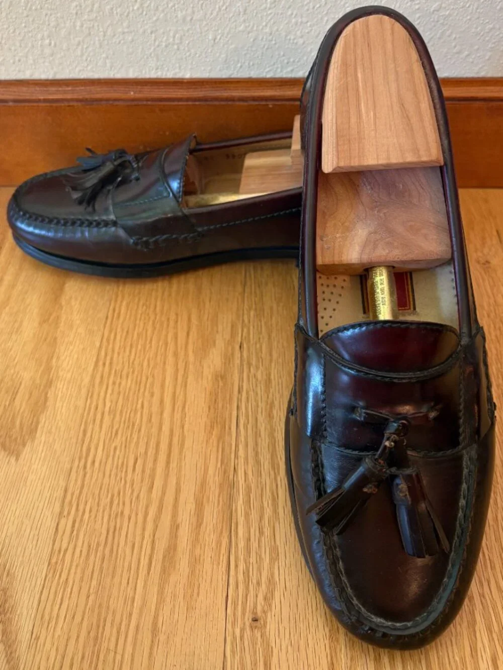 Cole Haan City Pinch Tassel Loafers Burgundy Leather Size 7 1/2 D Classic Preppy
